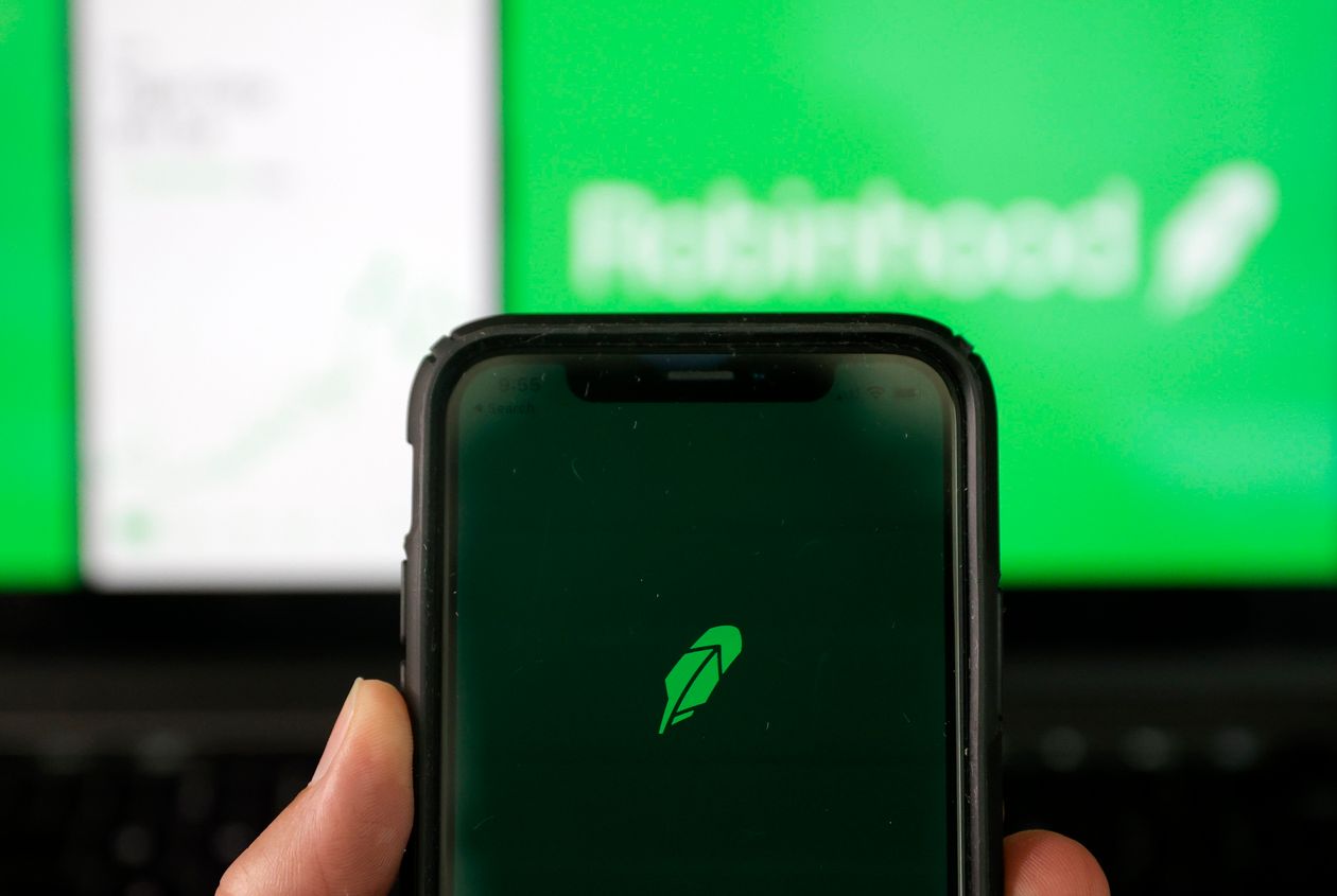 Read more about the article Let the crypto price wars begin, as Robinhood touts ‘commission free’ trade vs. Coinbase rivals